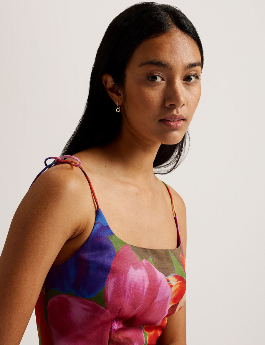 jyneen - vestido curto com corpete estampado e ajustado