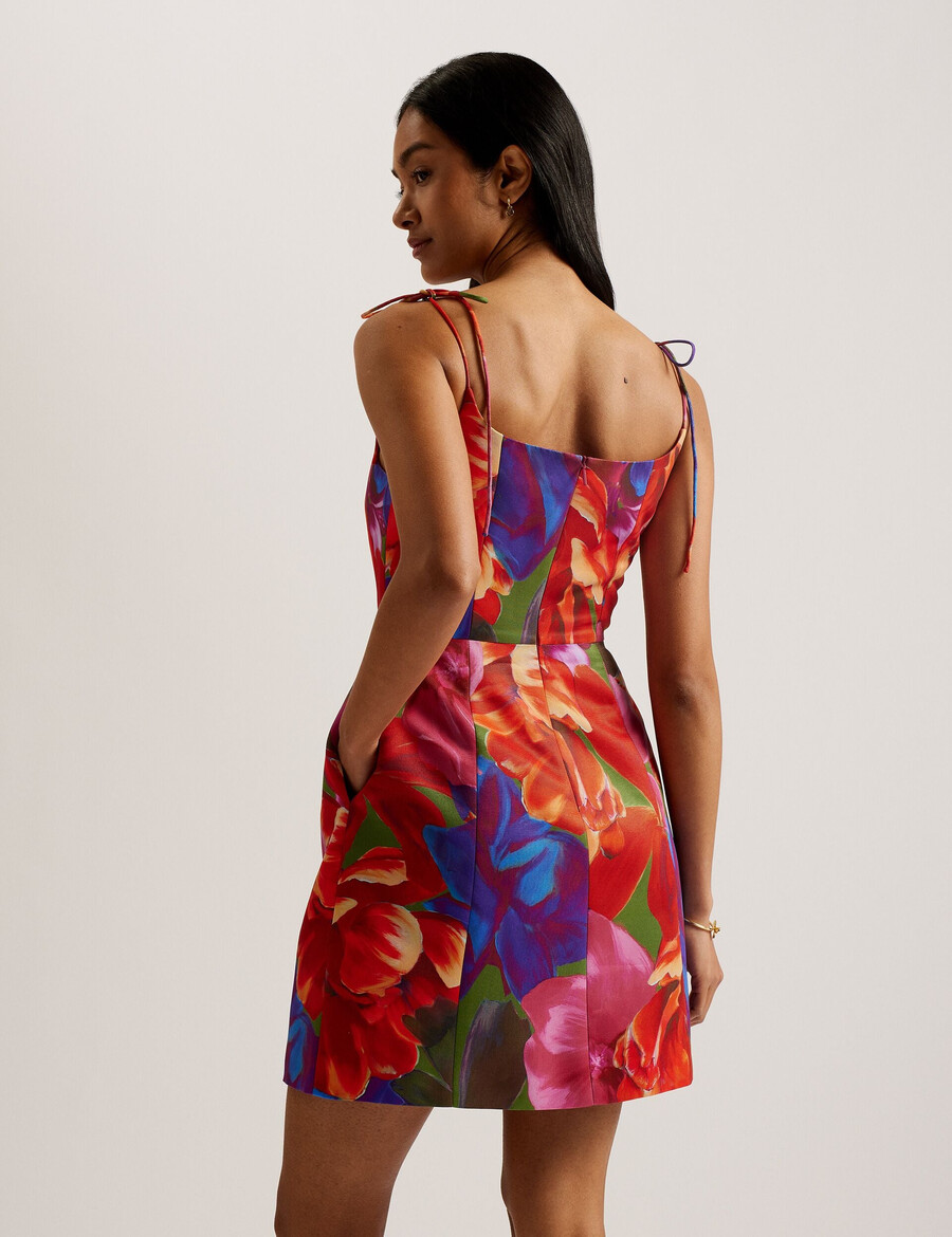 jyneen - vestido curto com corpete estampado e ajustado