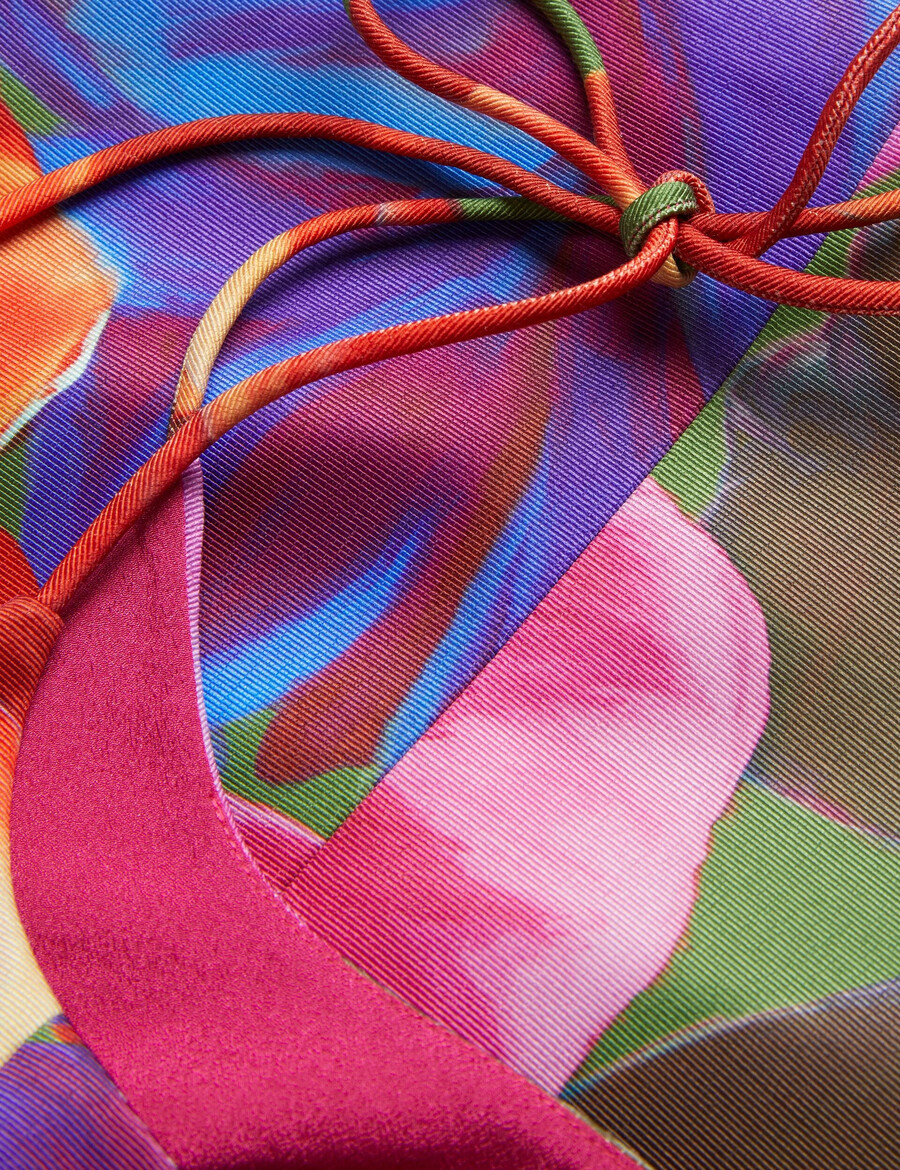 jyneen - vestido curto com corpete estampado e ajustado
