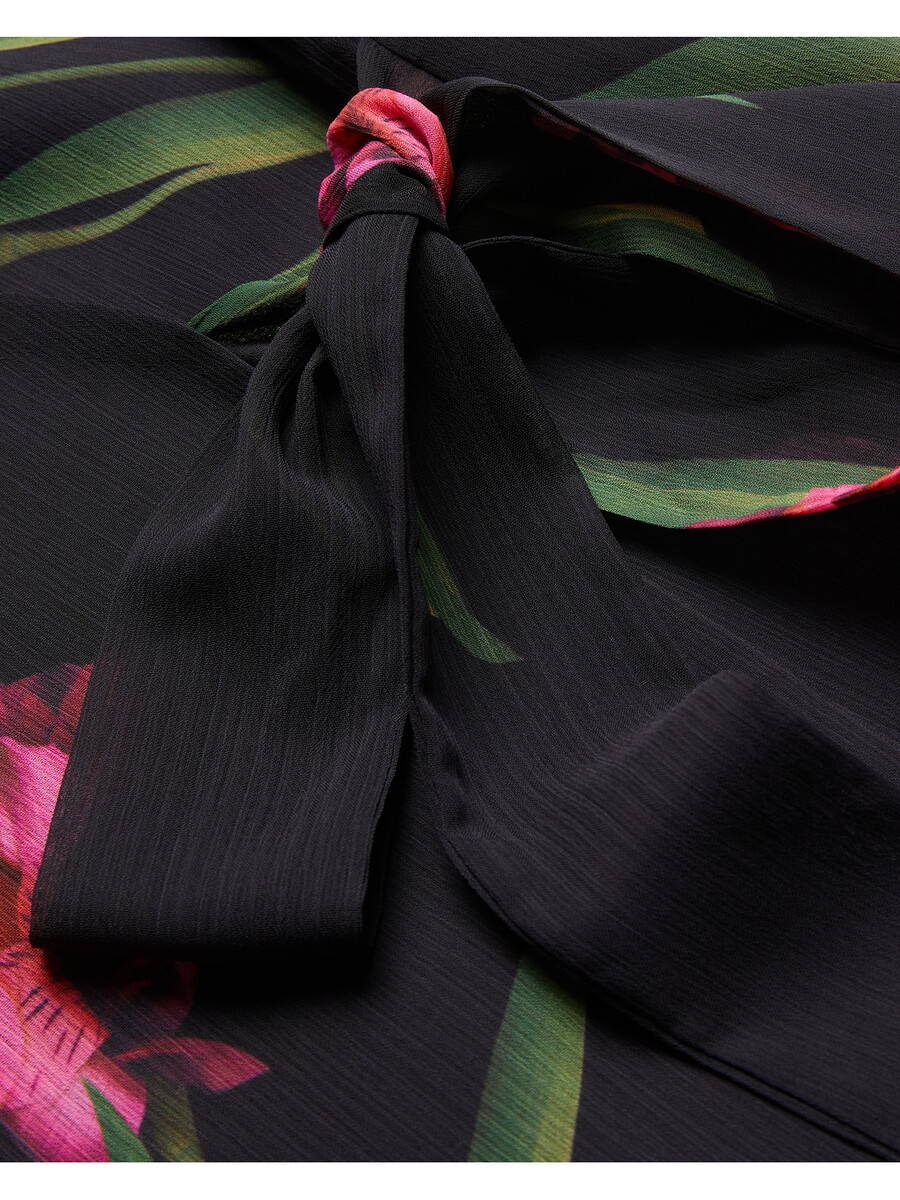 fasnia - vestido curto envelope floral com mangas angelicais