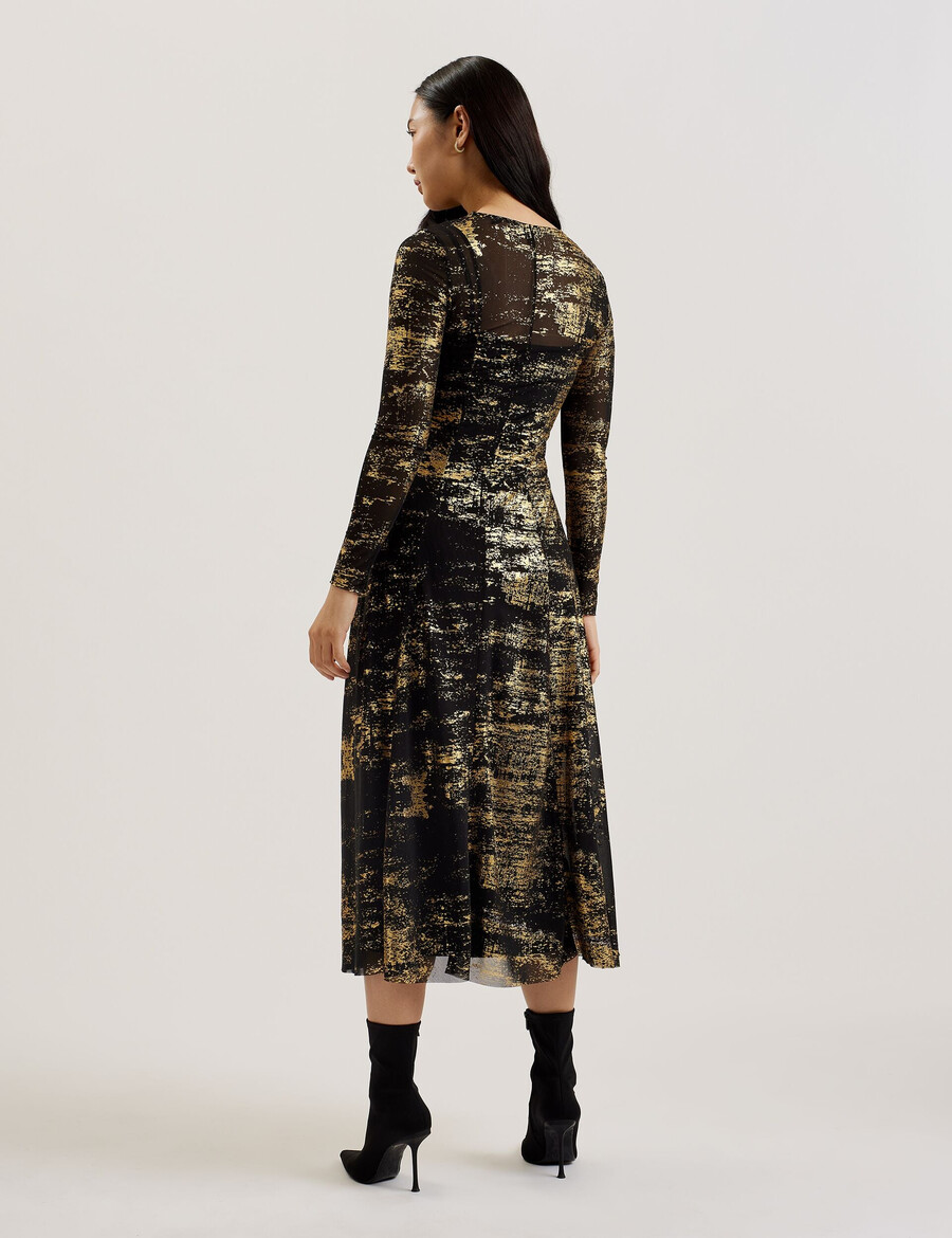 junhaa - vestido midi de malha com mangas compridas e estampa metalizada