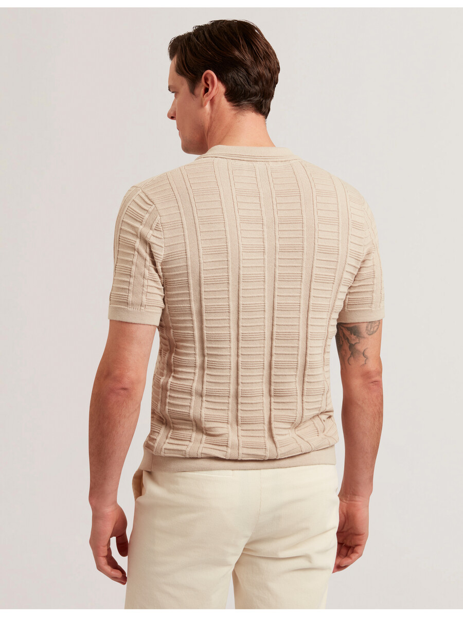 ruzza - polo texturizado com gola aberta de curta duração