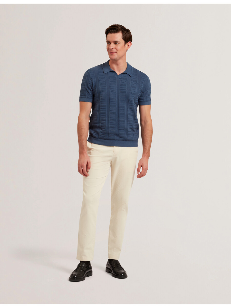 ruzza - polo texturizado com gola aberta de curta duração
