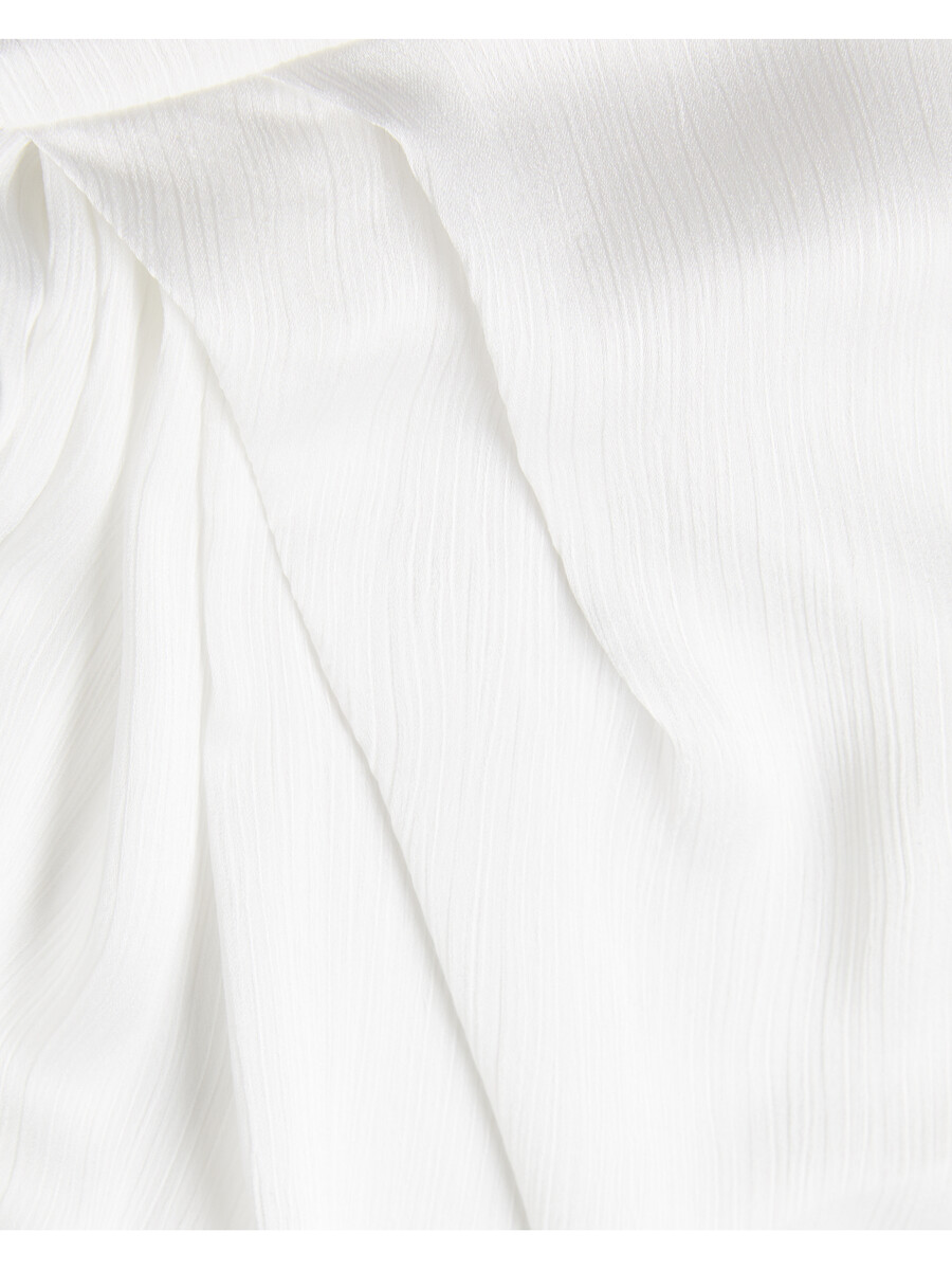 misrina - blusa de cetim com detalhe drapeado no decote