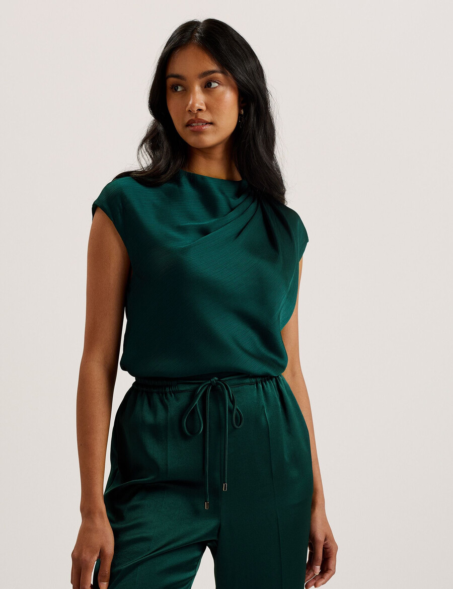 misrina - blusa de cetim com detalhe drapeado no decote