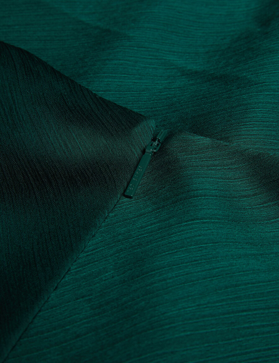 misrina - blusa de cetim com detalhe drapeado no decote
