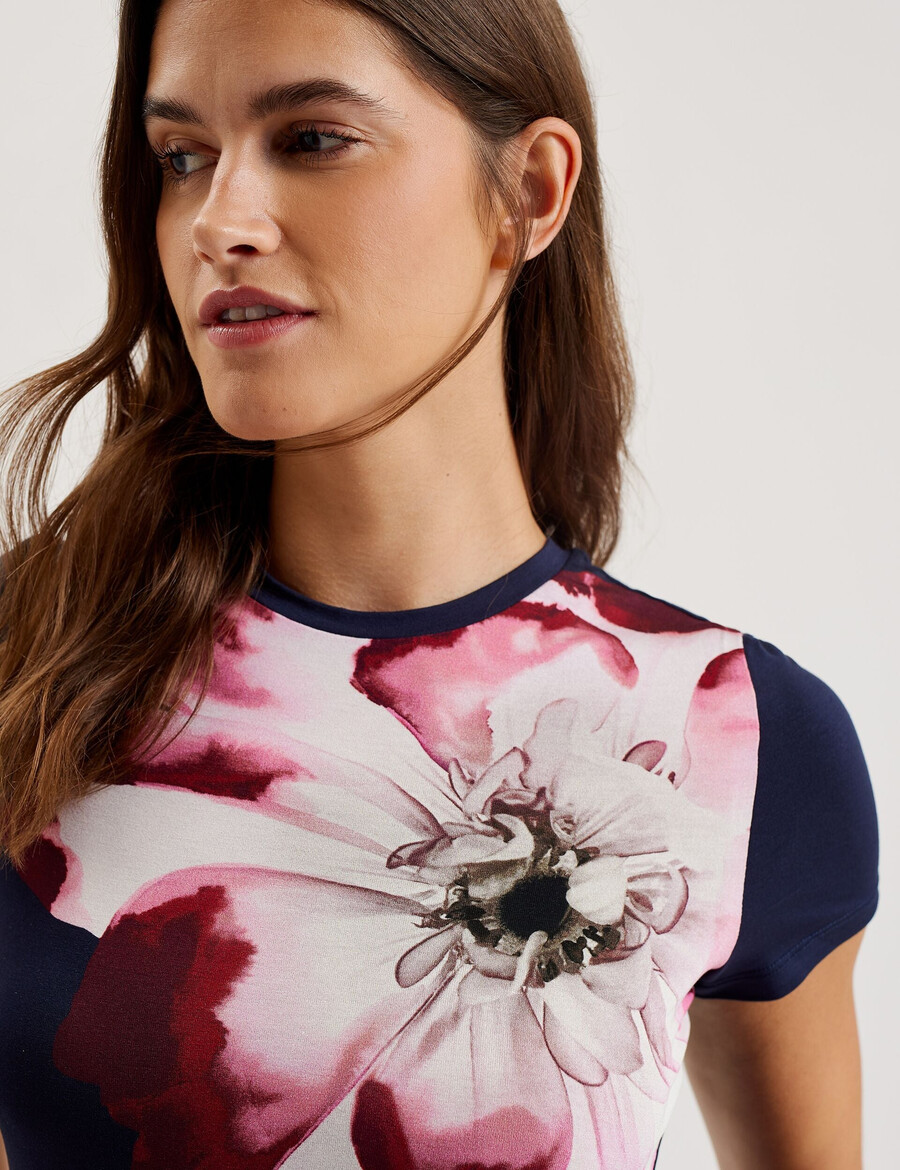 louannn - camiseta de gola redonda com estampa localizada