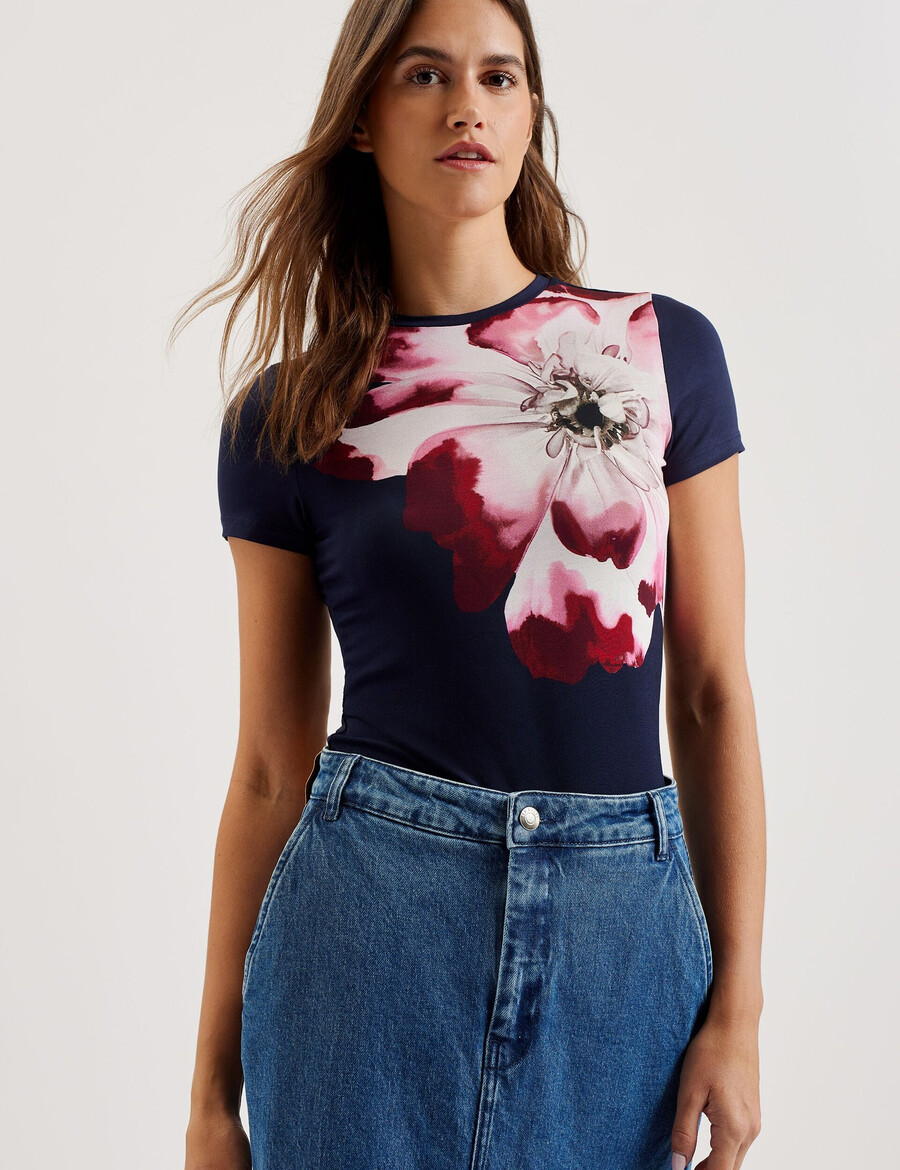louannn - camiseta de gola redonda com estampa localizada